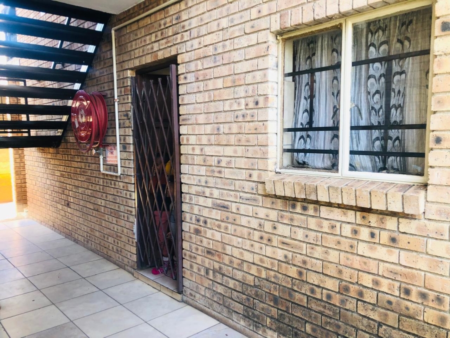 2 Bedroom Property for Sale in Rustenburg Central North West